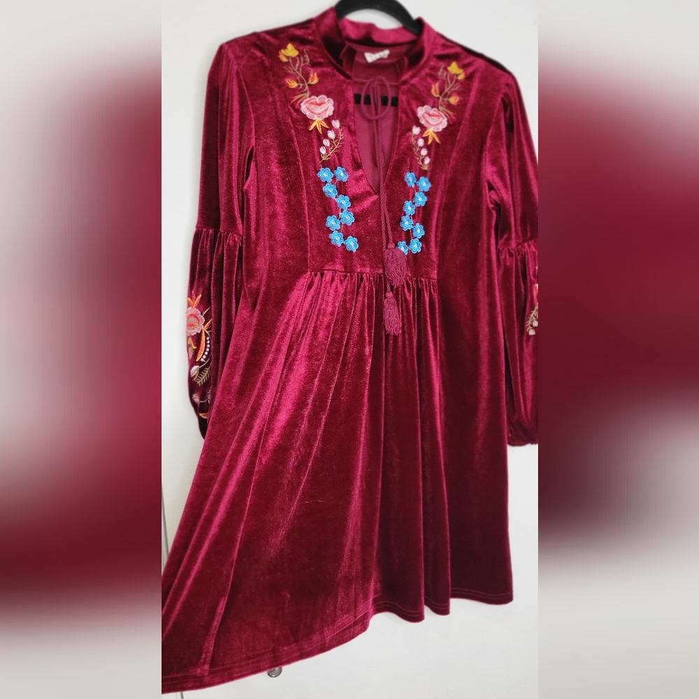 Aofur Smooth Velvet Floral Embroidered Balloon Sleeve Tunic Dress - SIZE SMALL - Picture 5 of 16
